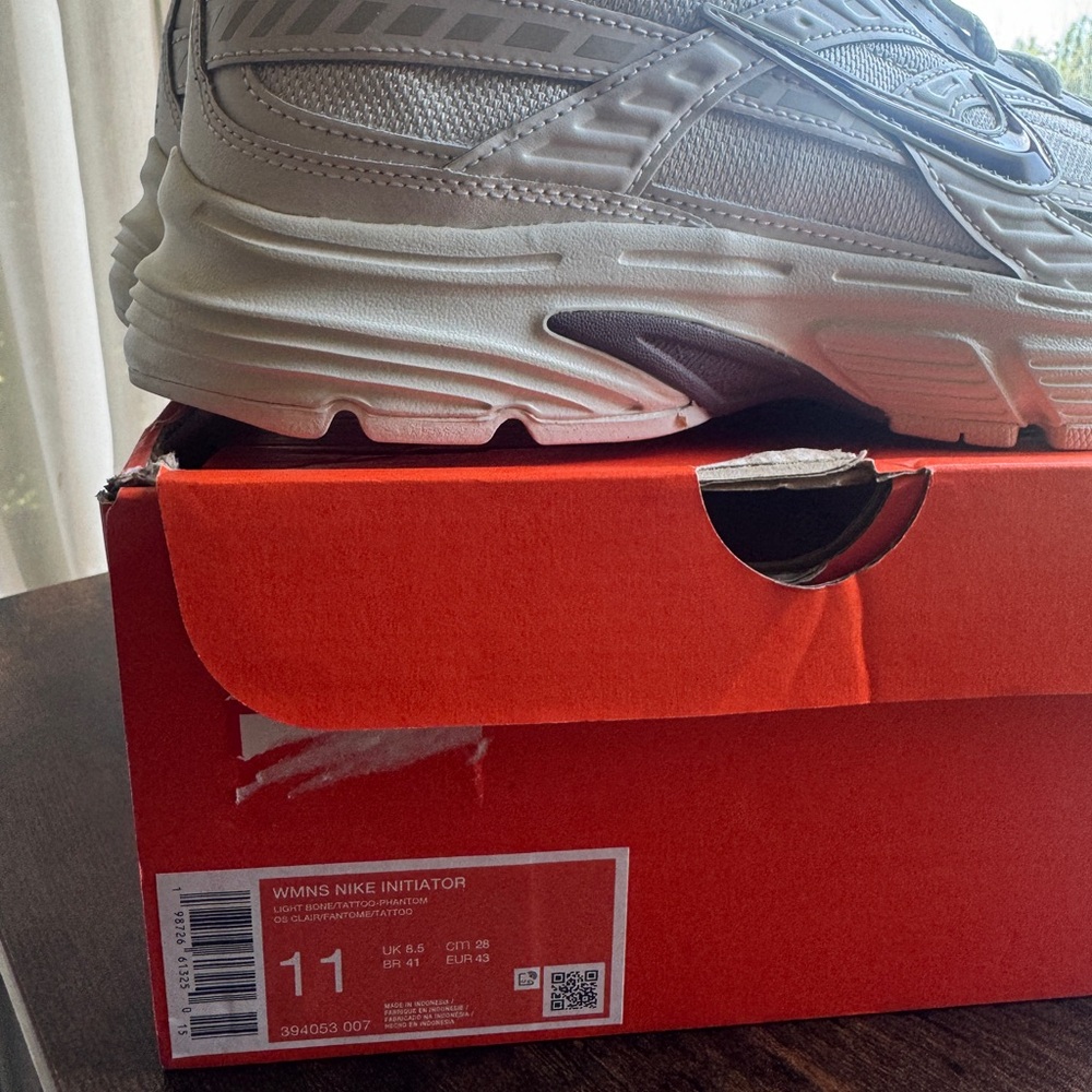 Nike Initiator Sneakers - Picture 6 of 7